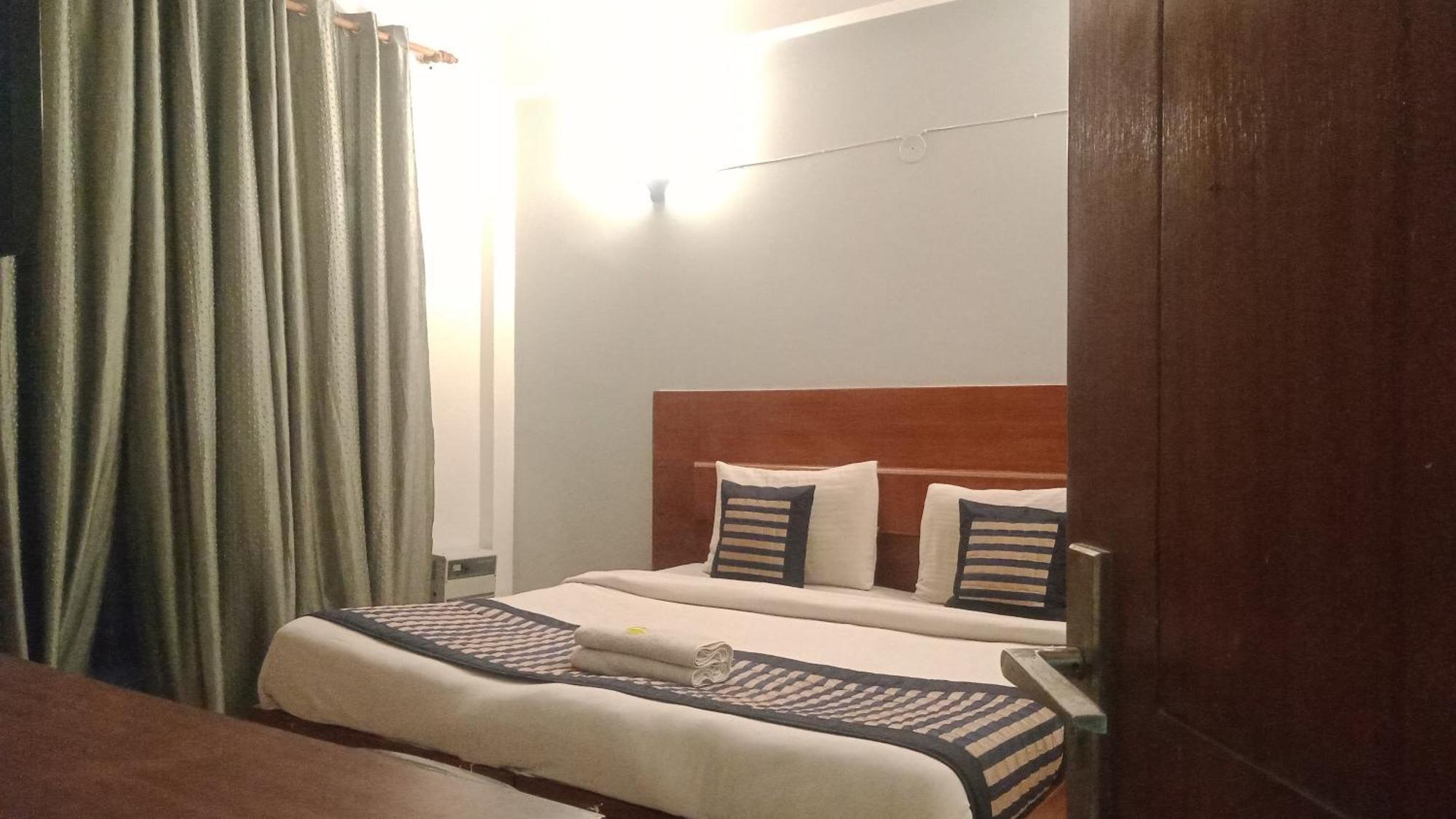 Hotel Ashvins Palace Gurgaon Room photo